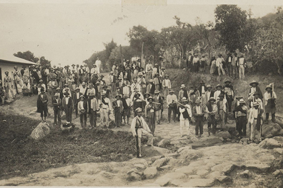 Policías y campesinos